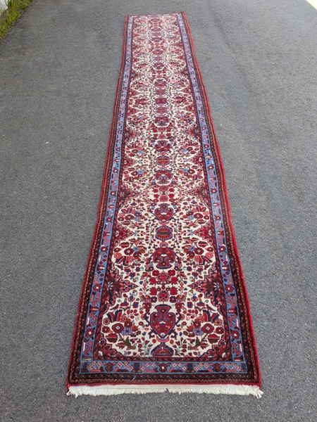 Längre Orientalisk gallerimatta, handknuten