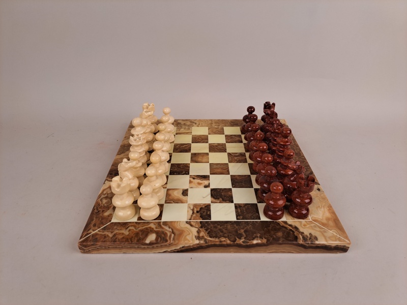 Schackbräde, alabaster