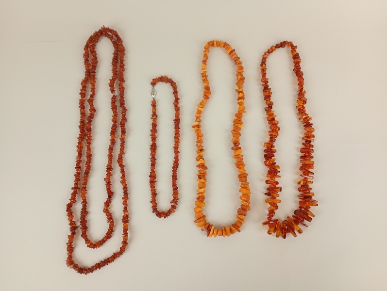 Halsband, Bärnsten 4 st