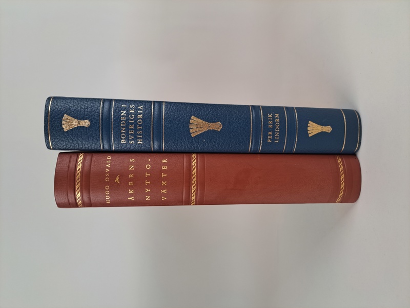 Böcker 2 st, "Nytto växter" Hugo Osvald & "Bonden i Sveirges Historia" Per-Erik Lindorm