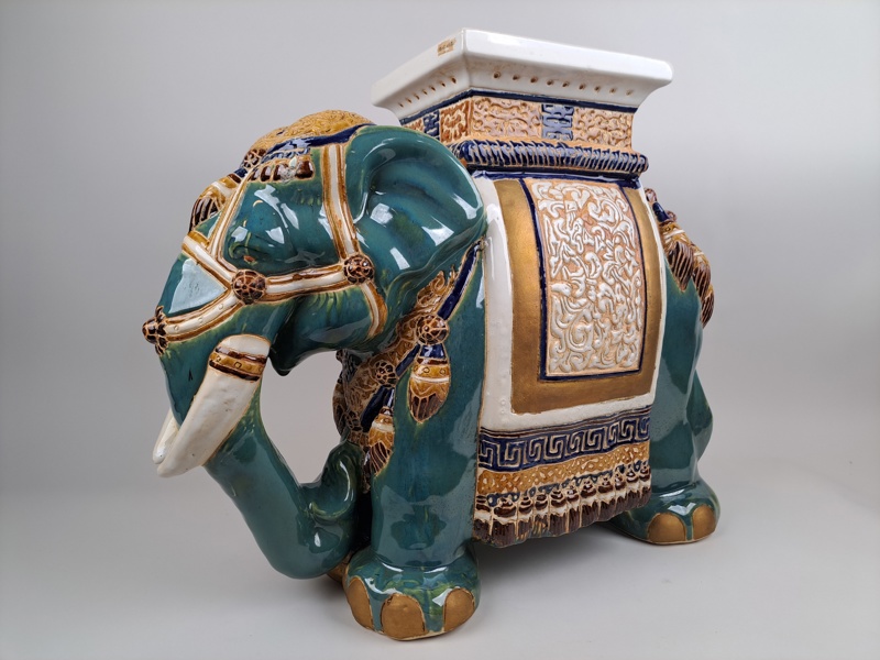 Piedestal, Elefant