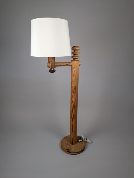 Golvlampa, furu Uno & Östen Kristiansson Luxus