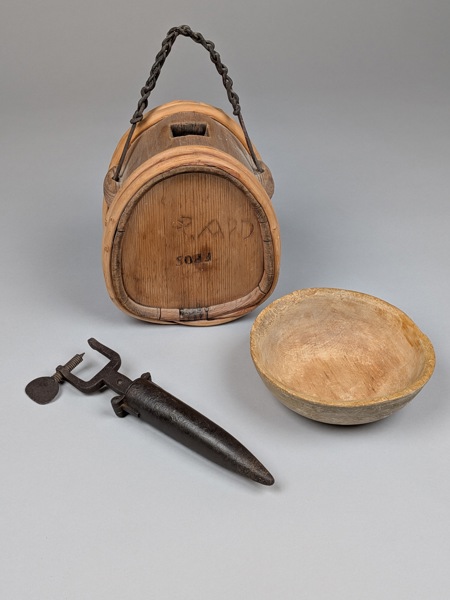 Allmoge,Kragstrykjärn, skål & vattenbehållare