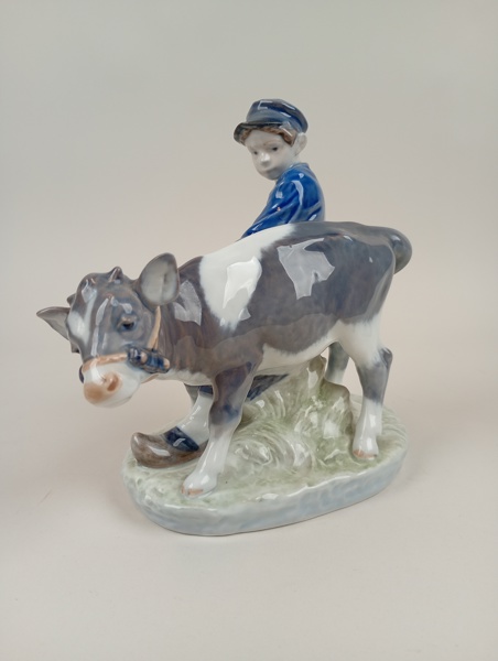 Figurin, no 772 "Pojke med Kalv" Christian Thomsen, Royal Copenhagen Danmark