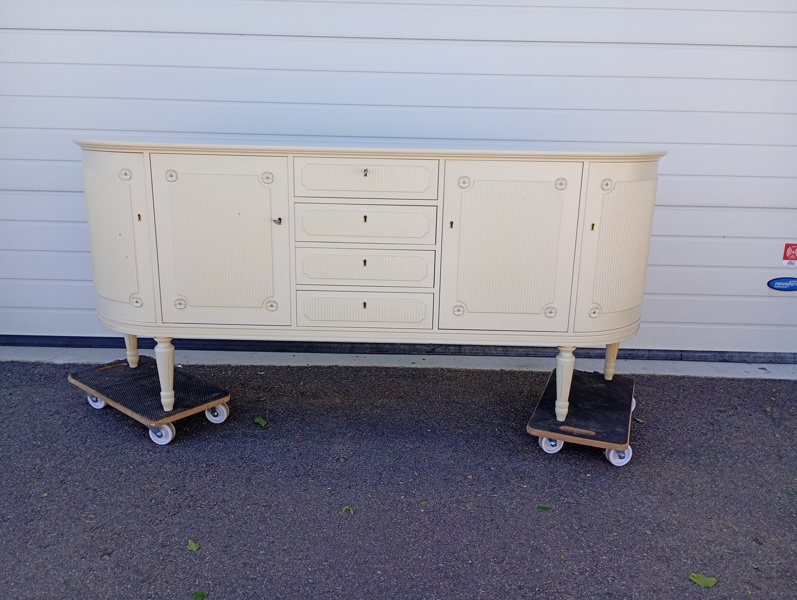 Sideboard, Axet Gustaviansk-stil