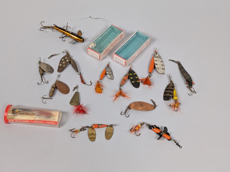 Äldre fiskedrag bl.a. Abu Garcia