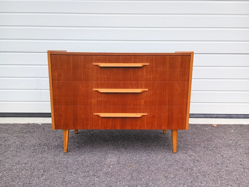 Byrå, teak 3-lådig