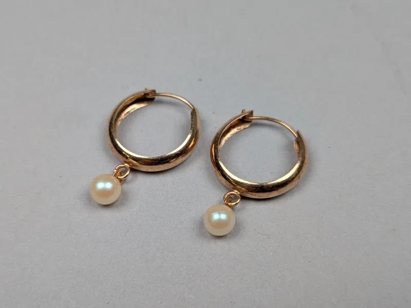 Örhänge, 18 k Guld med pärla