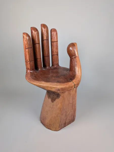 Stol som en hand, trä