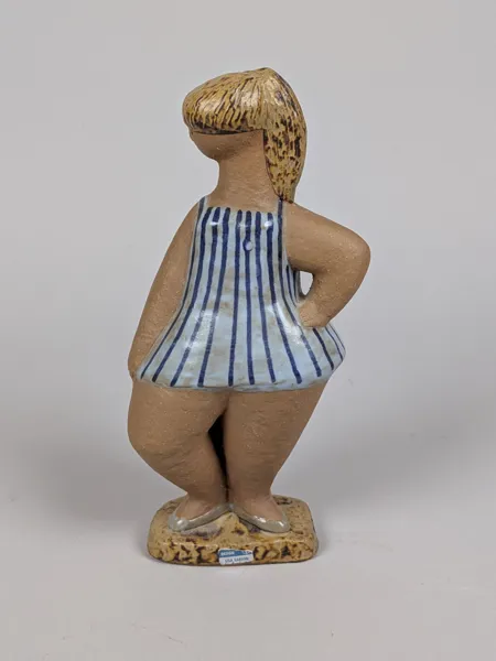 Figurin, "Dora" Lisa Larson ur serien ABC-Flickorna
