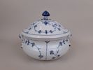 Servisdelar, bl.a. Cremekoppar "Musselmalet" Royal Copenhagen Danmark