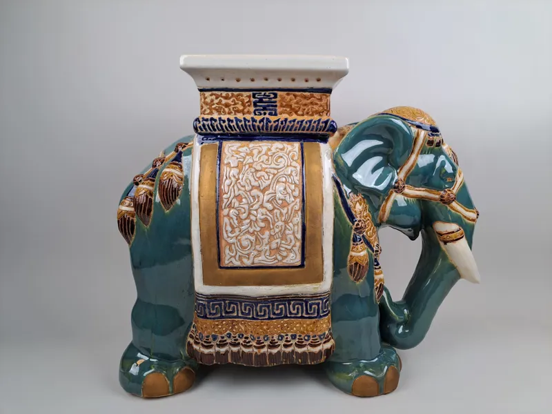Piedestal, Elefant