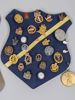Pins & handfängsel