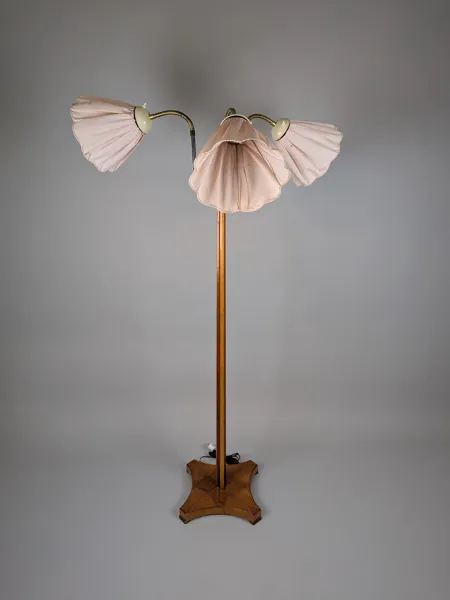 Golvlampa, 3-armad