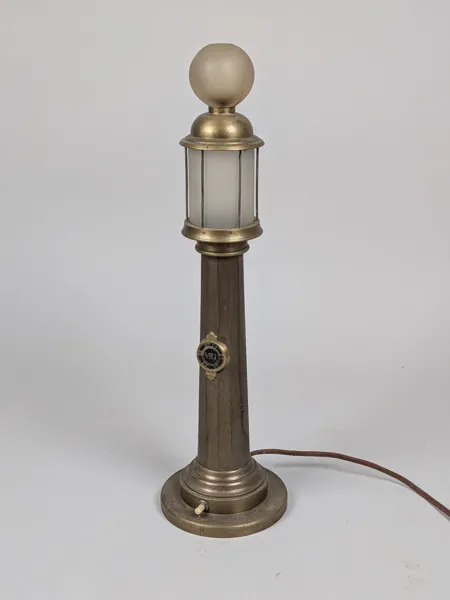 Bordslampa, Bensinpumps-form, Vici, tidigt 1900-tal