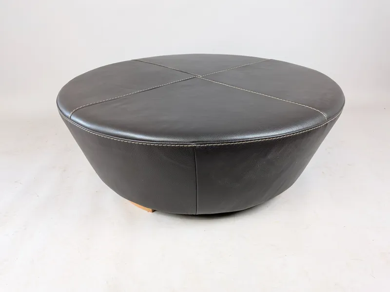 Ottoman / sittpuff, Skinn