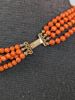 Halsband, guldspänne & korallpärlor
