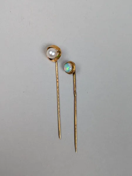 Nålar 2 st 18 k Guld, Opal & Pärla