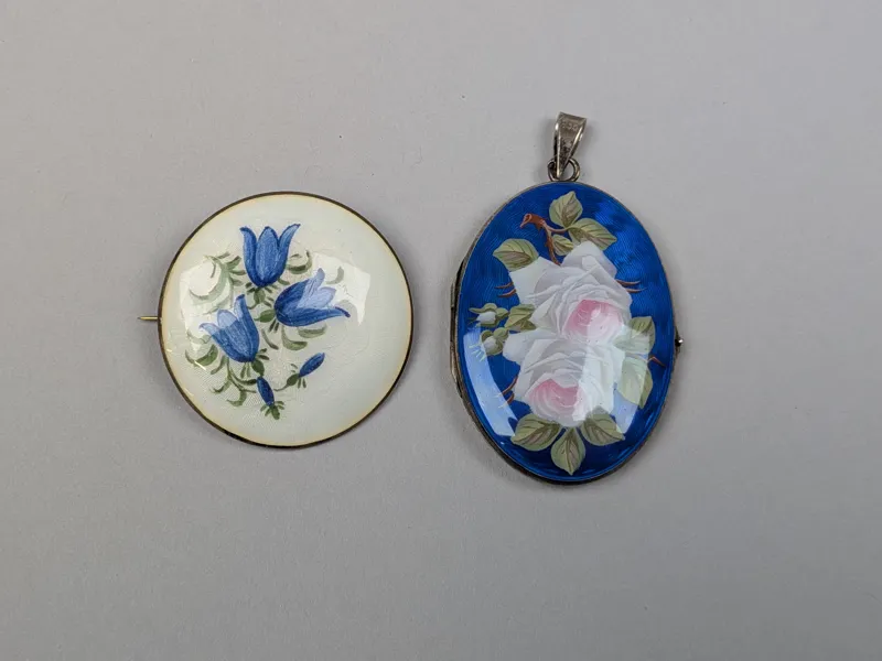Brosch & berlock, Silver med Guillochéemalj