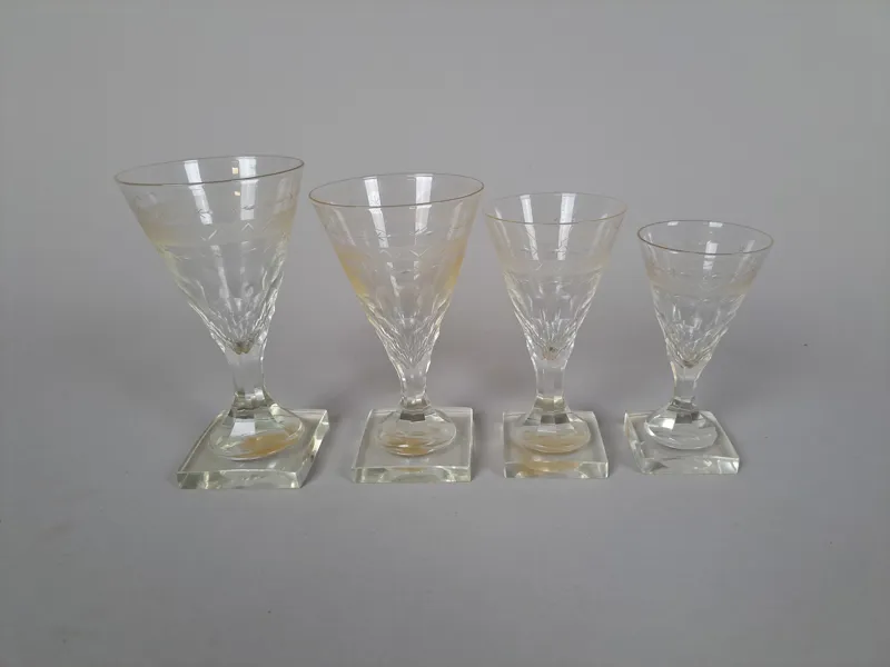 Glasservis, etsad dekor troligtvis Kosta