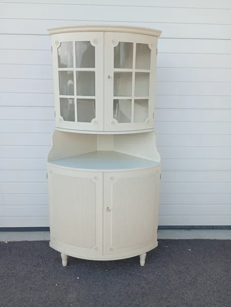 Hörnskåp, Gustavianskt-stil/Axet-modell