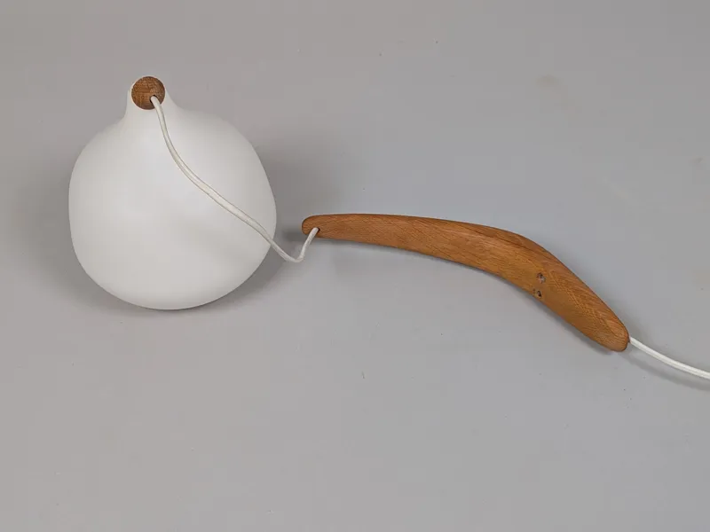 Vägglampa, Uno & Östen Kristiansson  Luxus opalglas & teak