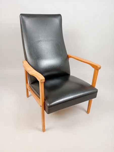 Karmfåtölj, 1960-tal konstläder