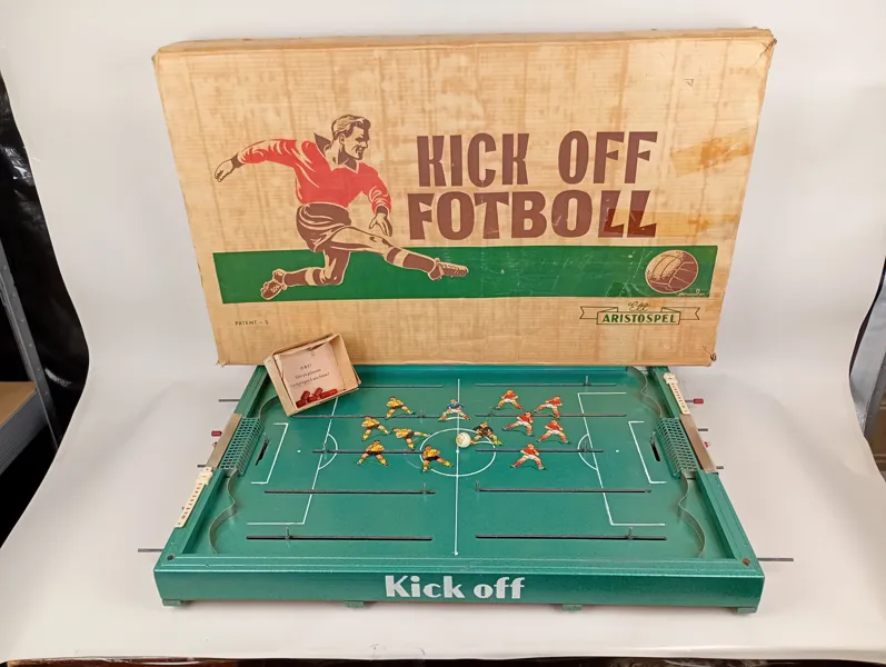 Fotbolsspel, "Kick off" Aristospel