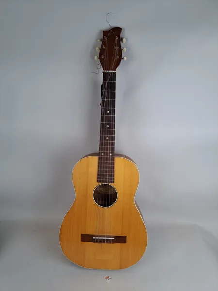 Gitarr, Bjärton serienr. 2209