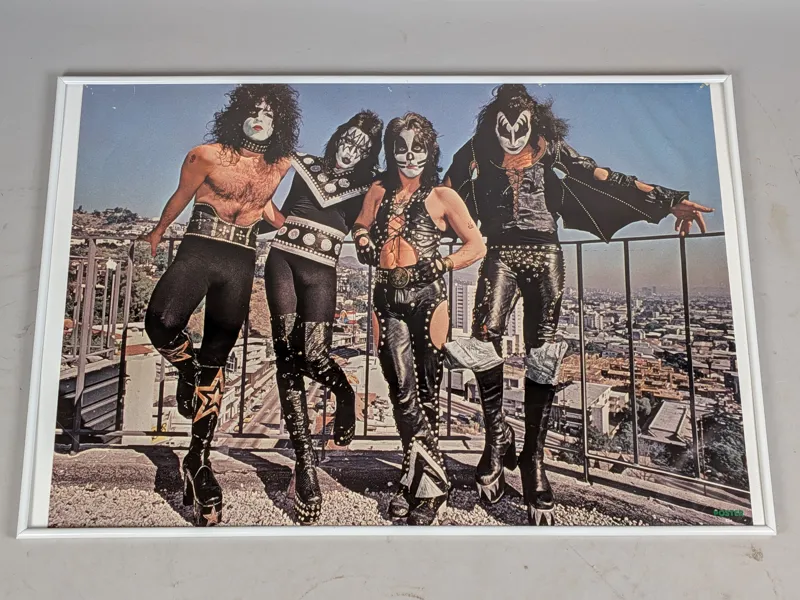 Poster, Kiss