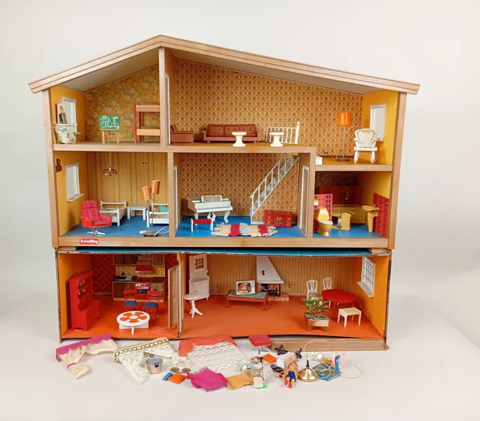 Dockhus med inredning, Lundby
