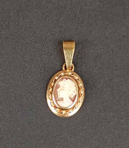 Hänge, 18 k Guld & Camé