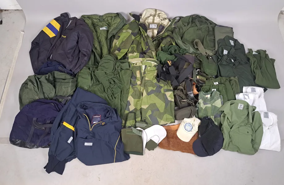 Stort parti kläder, Militärt