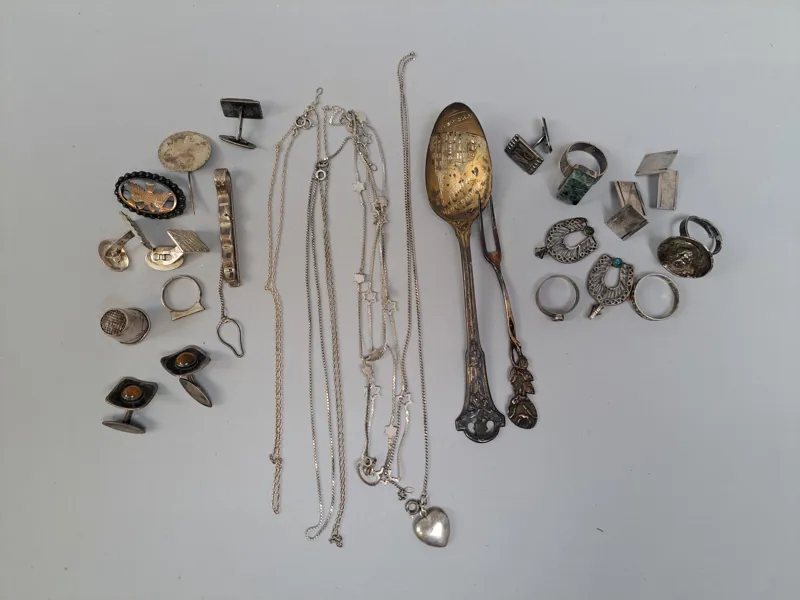 Diverse Silverföremål bl.a. sked