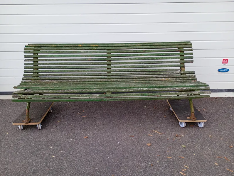 Trädgårdssoffa, gjutjärnsgavlar