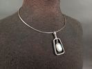 Silverhalsband med sten