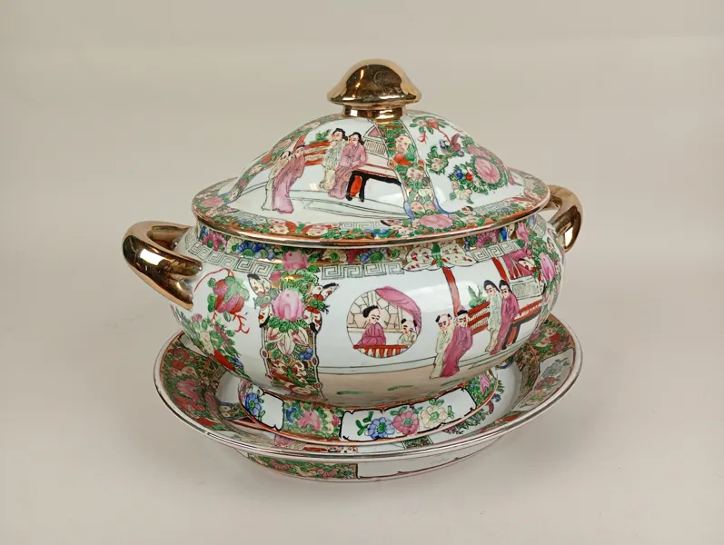 Terrin, Famille rose-motiv Kina