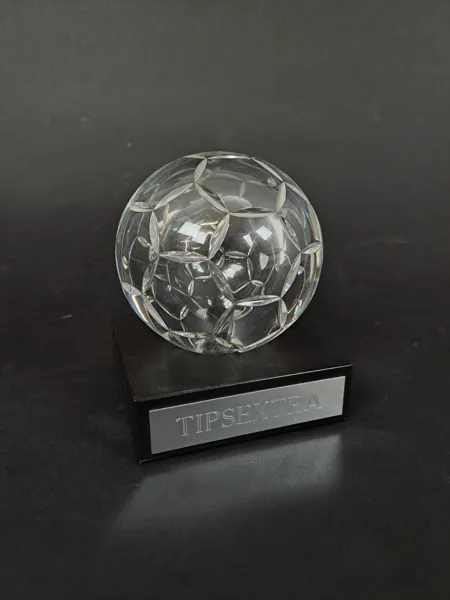 Glasskulptur, Fotboll Arne Branzell Orrefors, signerad
