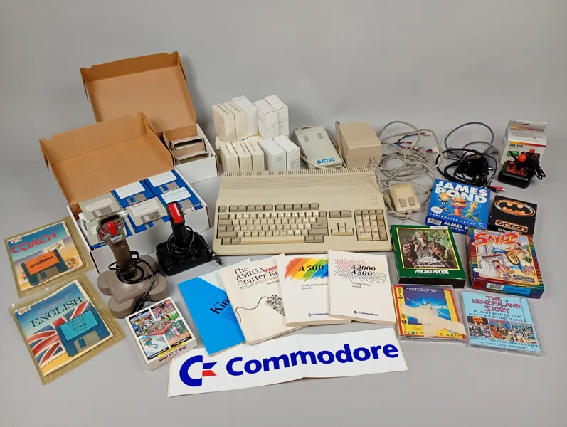 Commodore Amiga 500 med tillbehör & spel