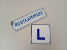 Skyltar 2 st Emaljerade bl.a. "Rustkammare"