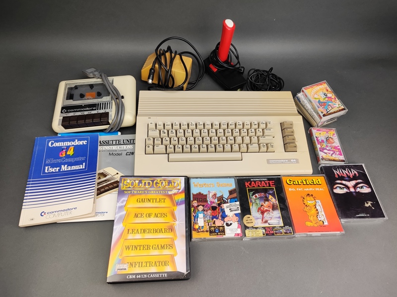 Commodore 64, med spel & tillbehör_7084a_8dc7321d1fc51f3_lg.jpeg