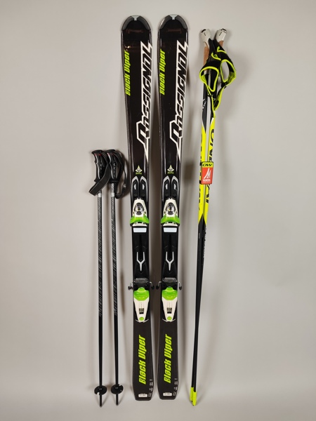Skidor med stavar, Black Viper Rossignal