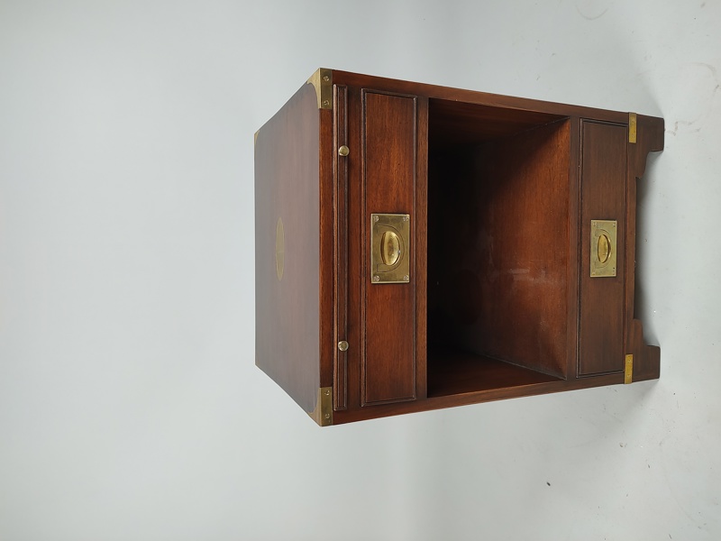 Sidobord, Engelsk-stil