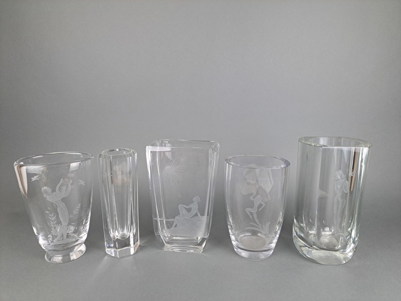 Vaser, glas, delvis signerade