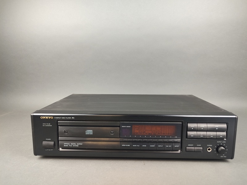 CD-spelare, Onkyo DX-704