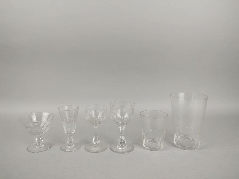 Glasservis, slipad dekor