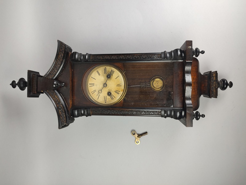 Väggur, Junghans, Nyrenässans