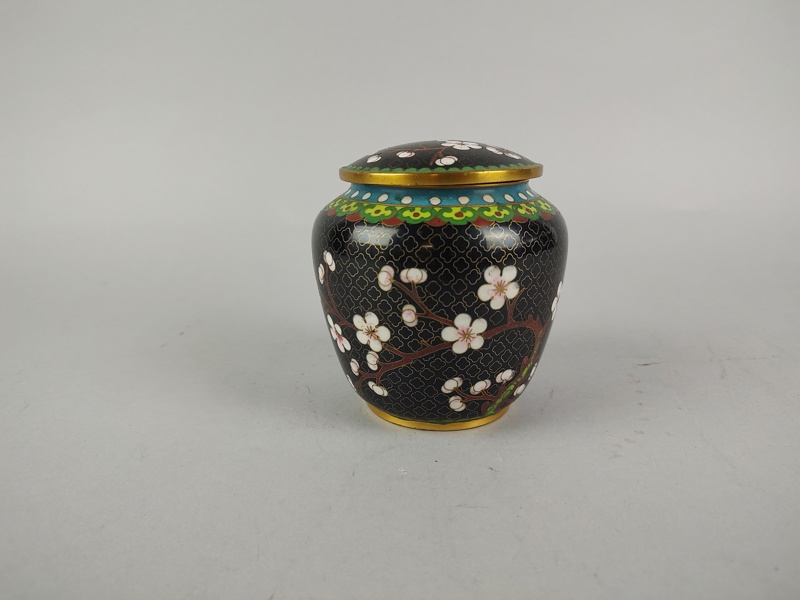 Urna/bojan, cloisonnéarbete