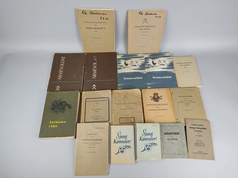 Böcker, Soldatinstruktioner, Fälthandböcker m.fl. Militärt